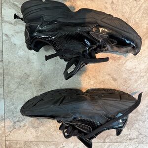 adidas unisex Glossy Black Sneakers size 11 women & size 8 men